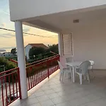 Francis Apartment *