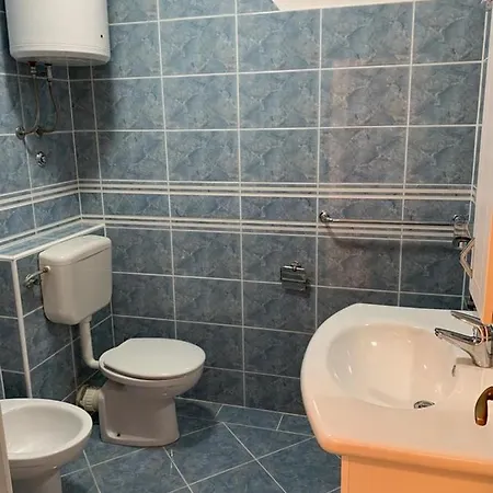 Apartment Francis Pakostane