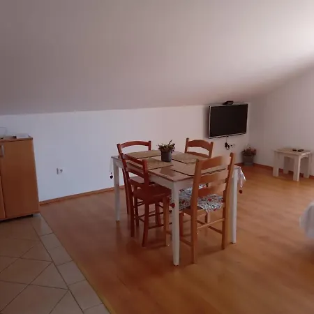 Francis Apartment