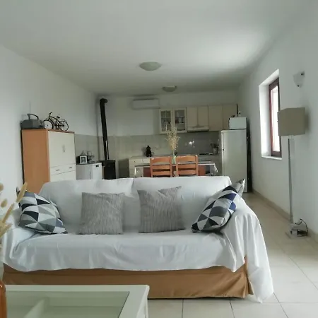 Francis Apartment Pakostane